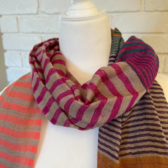 Multi-colored striped scarf - Picture 3 of 6